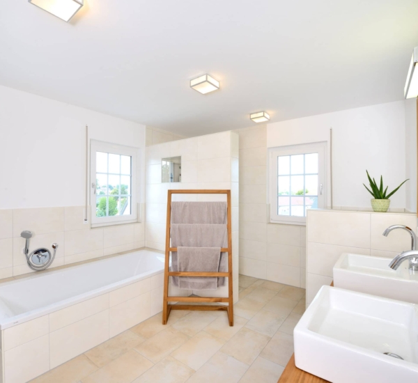 Badezimmer Haus Winter Fertighaus WEISS