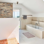 Badezimmer von Haus Hauser von Fertighaus WEISS