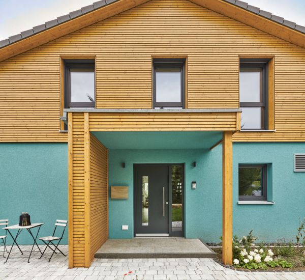 Die Haustür im Haus Eichinger von Fertighaus WEISS