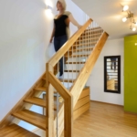 Treppe Haus Grauer Holzhaus WEISS