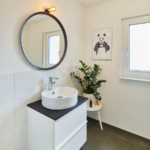 Badezimmer Haus Chmel Holzhaus WEISS