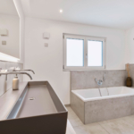 Haus Troglia von Fertighaus WEISS - Badezimmer