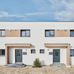 Einfahrt Haus Troglia von Fertighaus WEISS