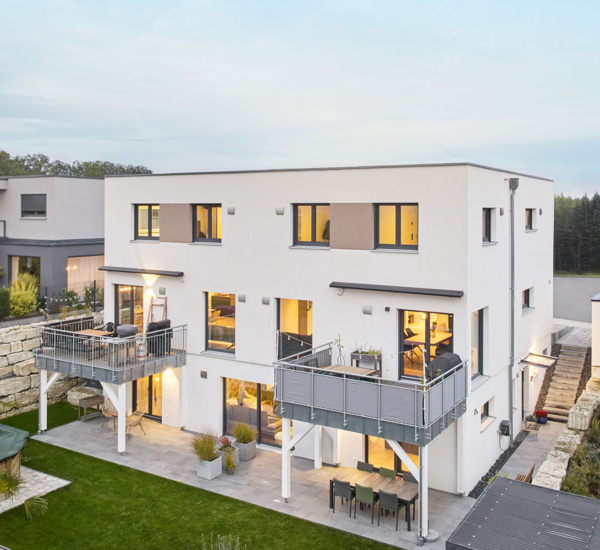 Gartenansicht Haus Troglia von Fertighaus WEISS