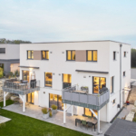 Gartenansicht Haus Troglia von Fertighaus WEISS